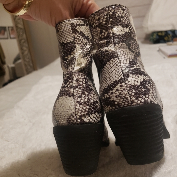 CATHERINE MALANDRINO SNEAKE BOOTIES SIZE :7 1/2 - Picture 5 of 8